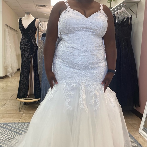 Off White Mermaid Wedding - Picture 3 of 3